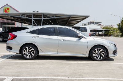 HONDA CIVIC 1.8 EL ปี2018 (8กก7543)