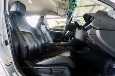 HONDA CIVIC 1.8 EL ปี2018 (8กก7543)