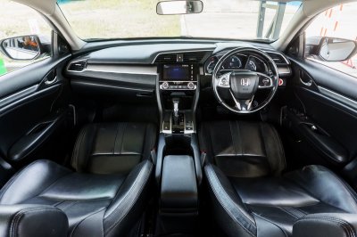 HONDA CIVIC 1.8 EL ปี2018 (8กก7543)