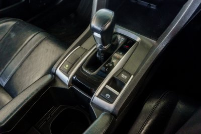 HONDA CIVIC 1.8 EL ปี2018 (8กก7543)