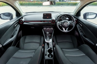 MAZDA 2 1.5 XD HIGH CONNECT AT ปี 2016 (6กฌ4563)