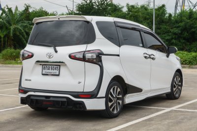 TOYOTA SIENTA 1.5 V AT ปี 2018 (8กฆ9345)
