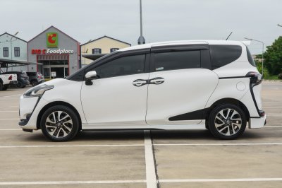 TOYOTA SIENTA 1.5 V AT ปี 2018 (8กฆ9345)
