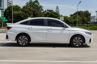 TOYOTA YARIS ATIV 1.2 PREMIUM LUXURY ปี2023 (ขง8843)