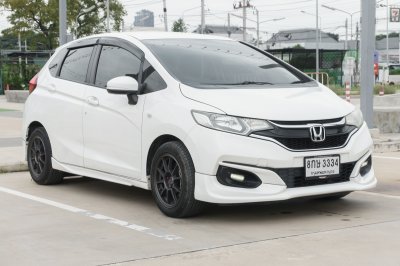 HONDA JAZZ 1.5 V+ ปี2019 (8กษ3334)