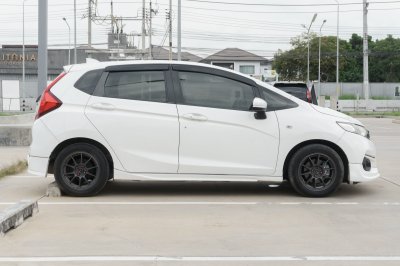 HONDA JAZZ 1.5 V+ ปี2019 (8กษ3334)