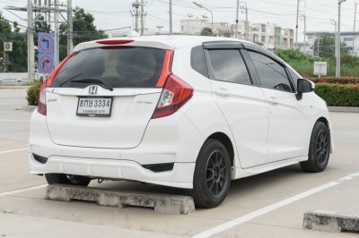 HONDA JAZZ 1.5 V+ ปี2019 (8กษ3334)