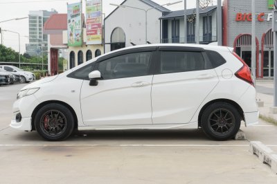 HONDA JAZZ 1.5 V+ ปี2019 (8กษ3334)