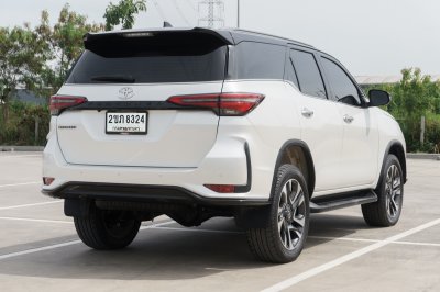 TOYOTA FORTUNER 2.4 LEGENDER ปี2022 (2ขภ8324)