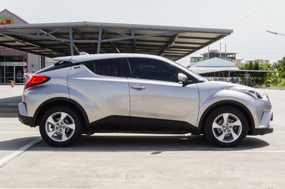 TOYOTA C-HR 1.8 MID ปี2018 (ภจ6041)