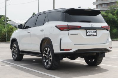 TOYOTA FORTUNER 2.4 LEGENDER ปี2022 (2ขภ8314)