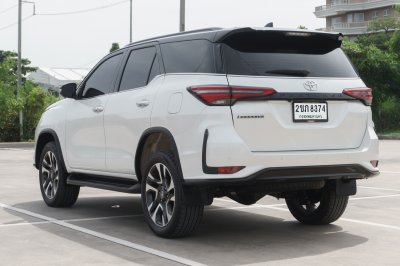 TOYOTA FORTUNER 2.4 LEGENDER ปี2022 (2ขภ8374)