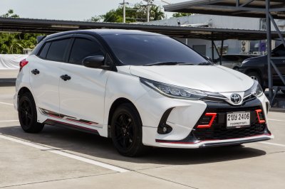 TOYOTA YARIS 1.2 SPORT PREMIUM ปี2021 จด2022 (2ขษ2406)