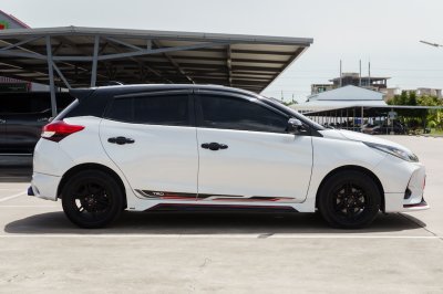 TOYOTA YARIS 1.2 SPORT PREMIUM ปี2021 จด2022 (2ขษ2406)