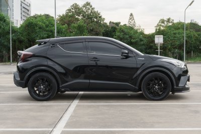 TOYOTA CH-R 1.8 HV HI ปี2018 (8กฒ2717)