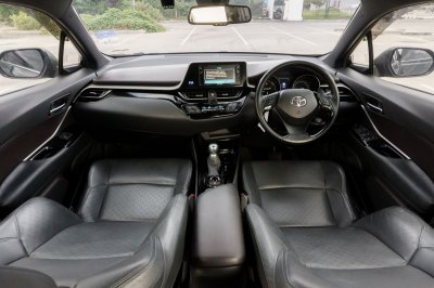 TOYOTA CH-R 1.8 HV HI ปี2018 (8กฒ2717)