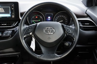 TOYOTA CH-R 1.8 HV HI ปี2018 (8กฒ2717)