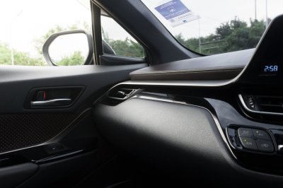 TOYOTA CH-R 1.8 HV HI ปี2018 (8กฒ2717)