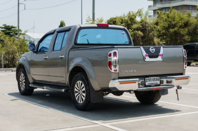 NISSAN NAVARA DOUBLECAB 2.5 SV CALIBRE LE MT ปี2012 จด2013 (2กก6586)
