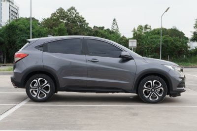 HONDA HR-V 1.8 E ปี2021 (1ขว5318)