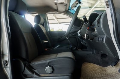NISSAN NAVARA DOUBLECAB 2.5 SV CALIBRE LE MT ปี2012 จด2013 (2กก6586)