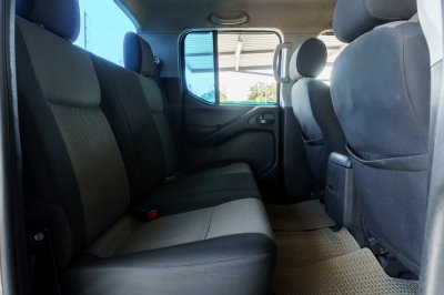 NISSAN NAVARA DOUBLECAB 2.5 SV CALIBRE LE MT ปี2012 จด2013 (2กก6586)