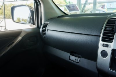 NISSAN NAVARA DOUBLECAB 2.5 SV CALIBRE LE MT ปี2012 จด2013 (2กก6586)