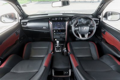 TOYOTA FORTUNER 2.4 LEGENDER ปี2022 (2ขภ8374)