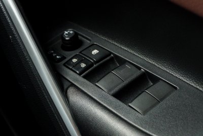 TOYOTA COROLLA CROSS 1.8 HYBRID PREMIUM ปี2020 (1ขษ5154)