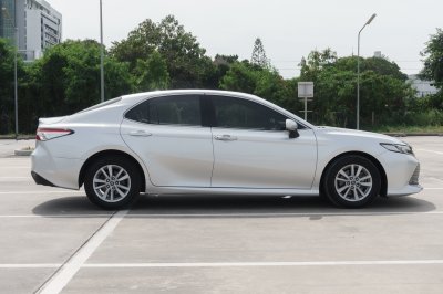 TOYOTA CAMRY 2.0 G AT ปี 2018 (ขท2555)