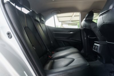 TOYOTA CAMRY 2.0 G AT ปี 2018 (ขท2557)