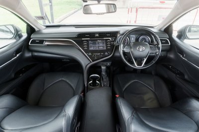 TOYOTA CAMRY 2.0 G AT ปี 2018 (ขท2555)
