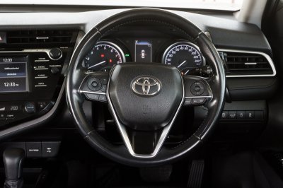 TOYOTA CAMRY 2.0 G AT ปี 2018 (ขท2586)