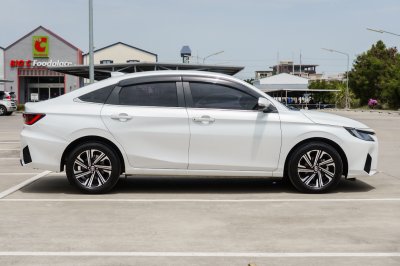 TOYOTA YARIS ATIV 1.2 PREMIUM ปี2023 (งบ8649)