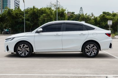 TOYOTA YARIS ATIV 1.2 PREMIUM ปี2023 (งบ8649)