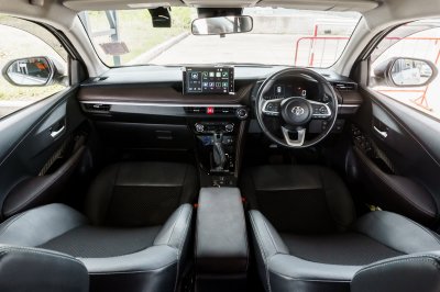 TOYOTA YARIS ATIV 1.2 PREMIUM ปี2023 (งบ8649)