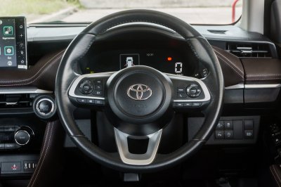 TOYOTA YARIS ATIV 1.2 PREMIUM ปี2023 (งบ8649)