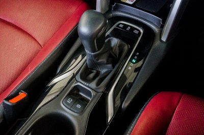 TOYOTA COROLLA CROSS 1.8 HEV PREMIUM LUXURY ปี2024 (กย399)