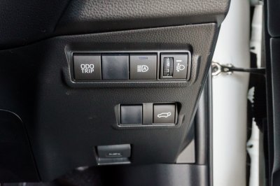 TOYOTA COROLLA CROSS 1.8 HEV PREMIUM LUXURY ปี2025 (ชุดจด-3641)