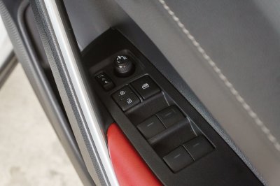 TOYOTA COROLLA CROSS 1.8 HEV PREMIUM LUXURY ปี2025 (ชุดจด-3641)