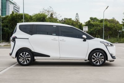 TOYOTA SIENTA 1.5 V AT ปี 2019 (กฉ1255)
