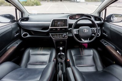TOYOTA SIENTA 1.5 V AT ปี 2019 (กฉ1255)