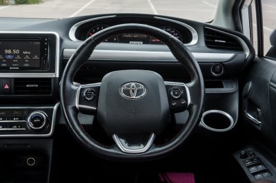 TOYOTA SIENTA 1.5 V AT ปี 2019 (กฉ1255)