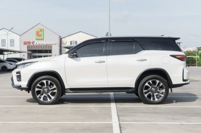 TOYOTA FORTUNER 2.4 LEGENDER ปี2022 (ขต2606)