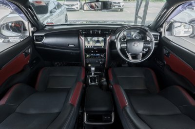 TOYOTA FORTUNER 2.4 LEGENDER ปี2022 (ขต2606)