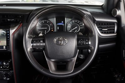 TOYOTA FORTUNER 2.4 LEGENDER ปี2022 (ขต2606)