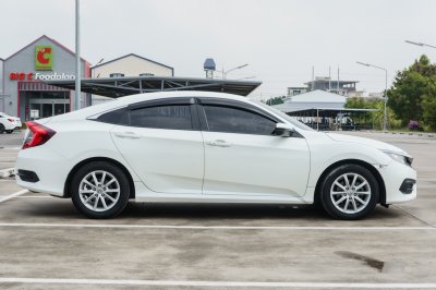 HONDA CIVIC 1.8 E ปี2017 (7กข8658)