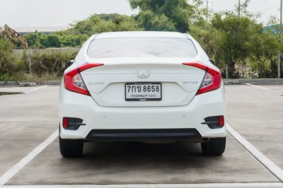HONDA CIVIC 1.8 E ปี2017 (7กข8658)