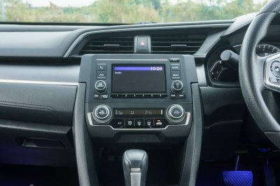 HONDA CIVIC 1.8 E ปี2017 (7กข8658)