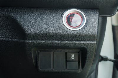 HONDA CIVIC 1.8 E ปี2017 (7กข8658)